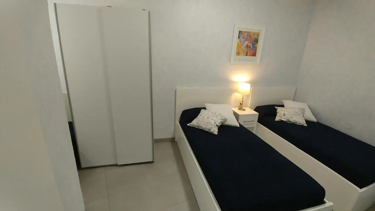 Apartament Oasis B3 Roses 0*,  Spain